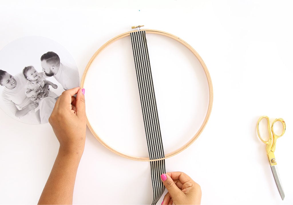 DIY Embroidery Hoop Wreath Photo Frame | damask love