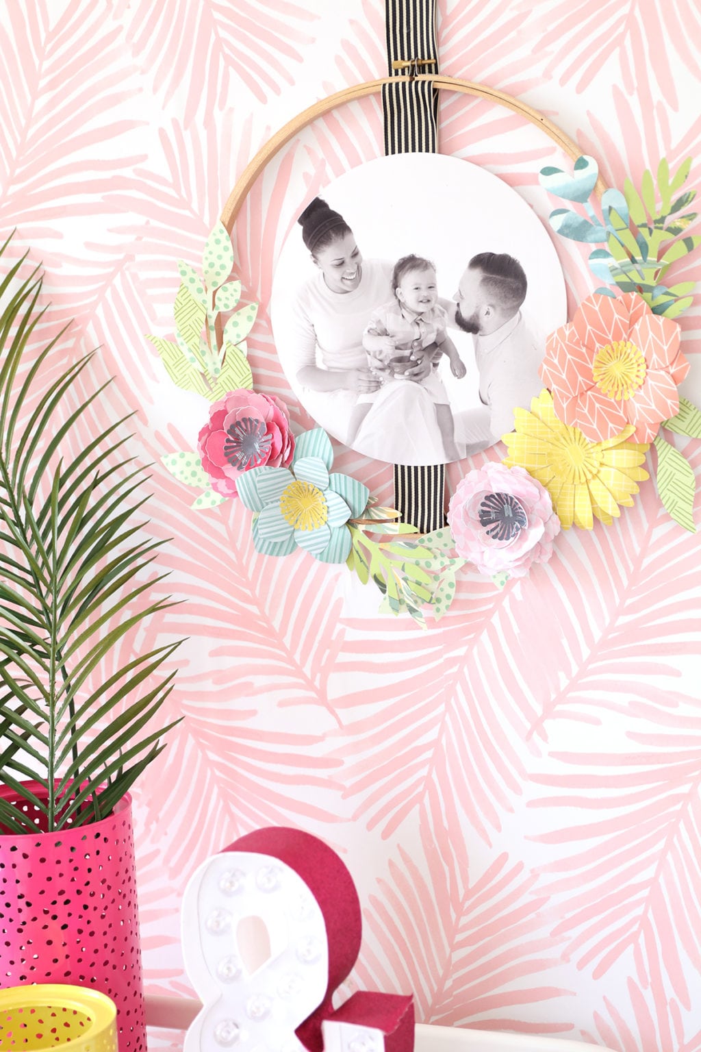 DIY Embroidery Hoop Wreath Photo Frame | damask love