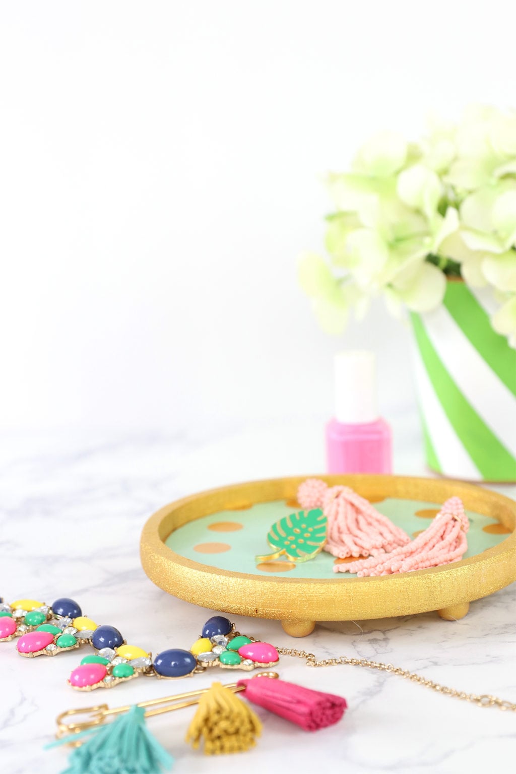 DIY Jewelry Dish with DecoArt Extreme Sheen | damask love