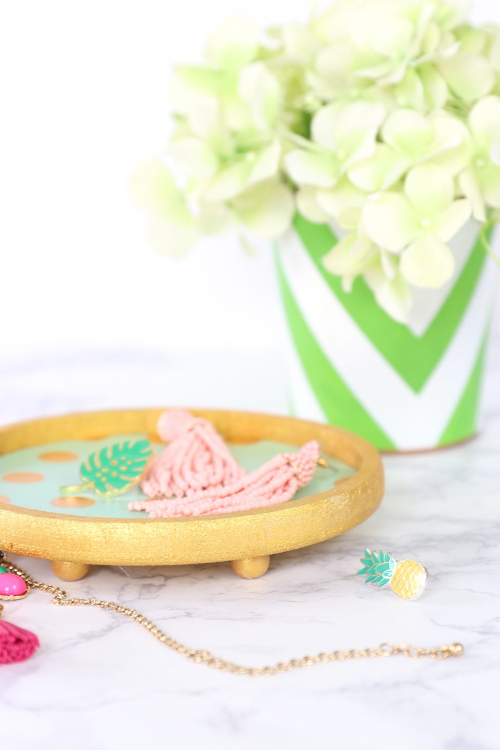 DIY Jewelry Dish with DecoArt Extreme Sheen | damask love