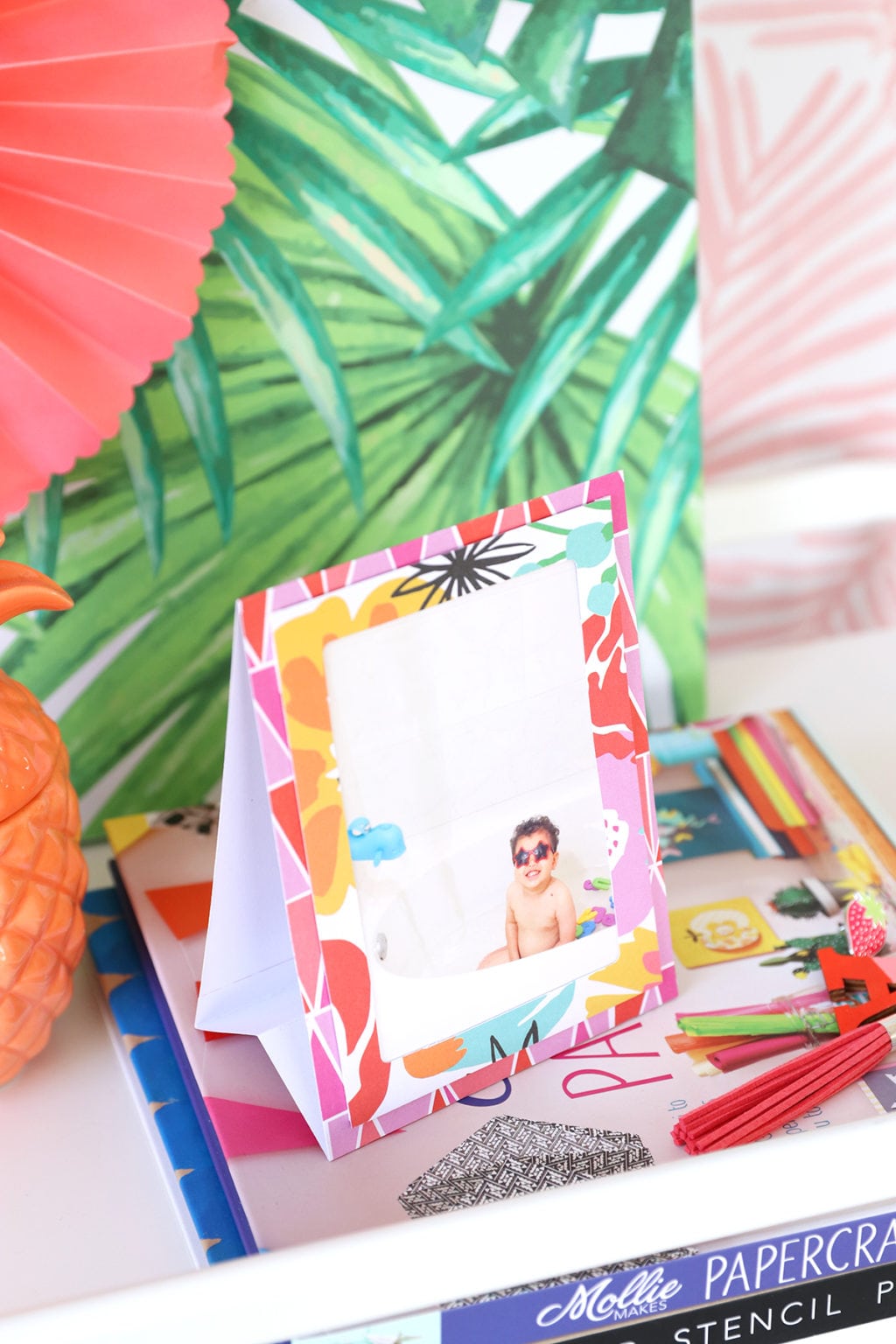 DIY Paper Easel Frames | damask love