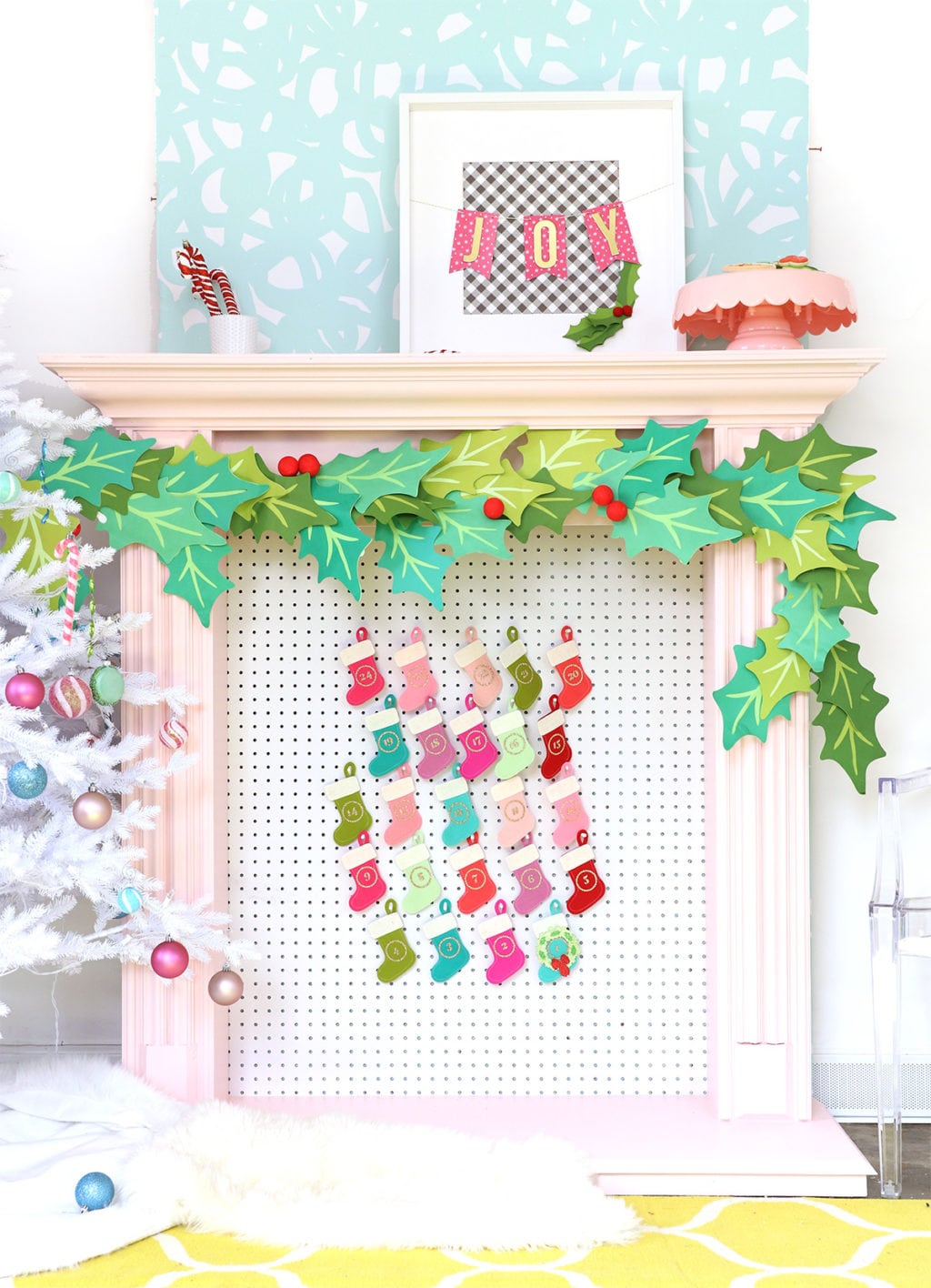 Pegboard Felt Stocking Advent Calendar with Cricut Maker | damask love