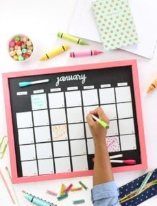 DIY Magnetic Whiteboard Calendar with DYMO MobileLabeler | damask love
