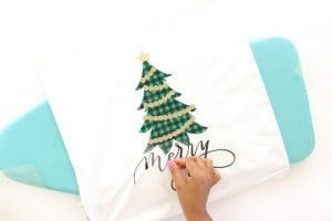 Easy Low-Sew Holiday Throw Pillows | damask love
