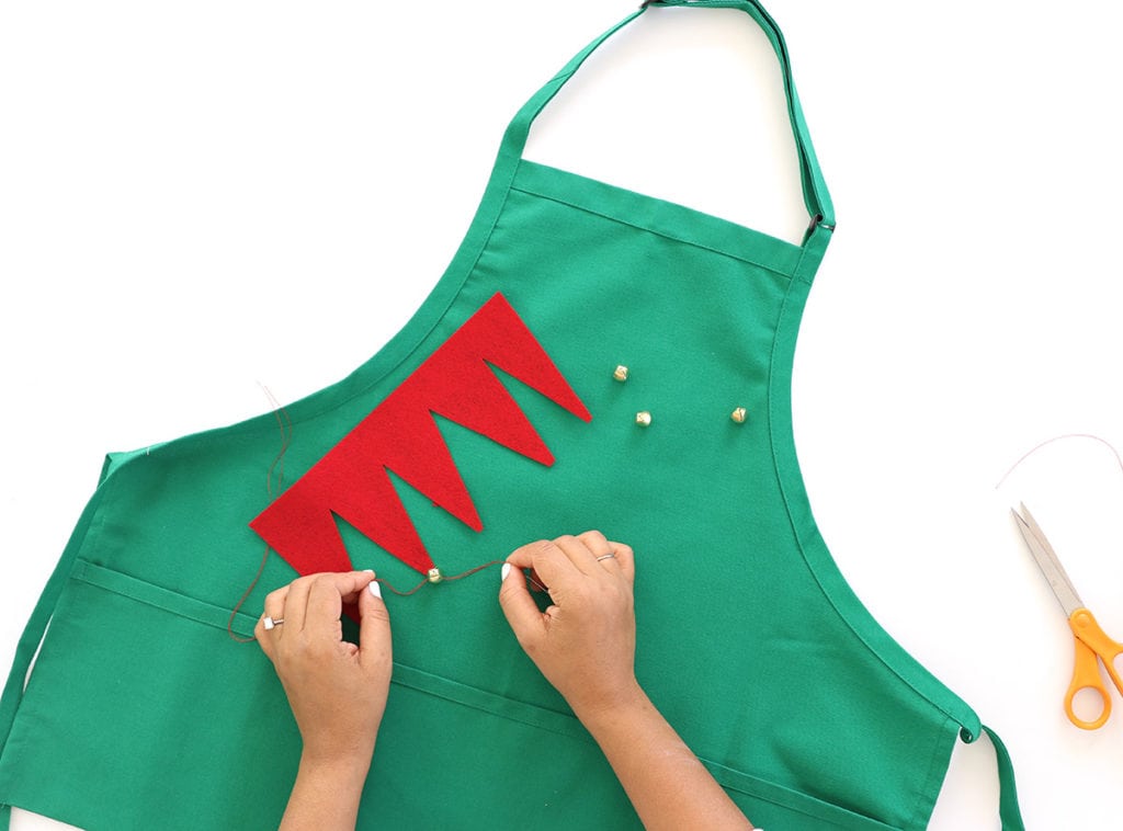 No-Sew Holiday Aprons | damask love