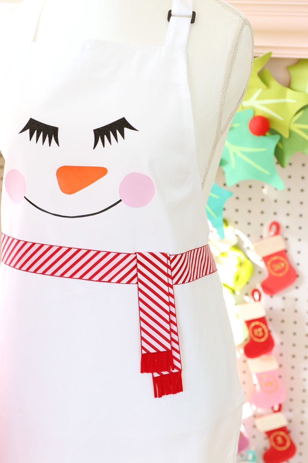 No-Sew Holiday Aprons | damask love