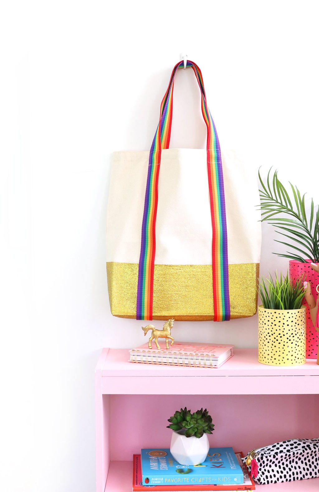 You'll love this NO MESS technique for adding brilliant gold glitter to any canvas tote bag.