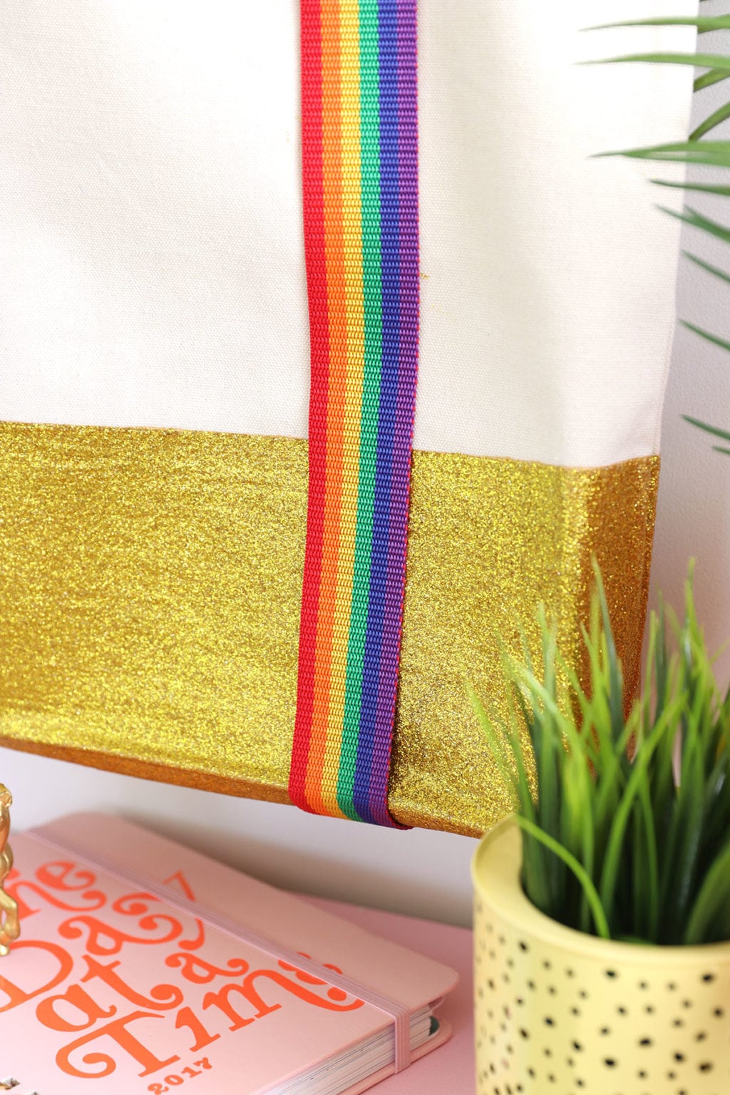 You'll love this NO MESS technique for adding brilliant gold glitter to any canvas tote bag.