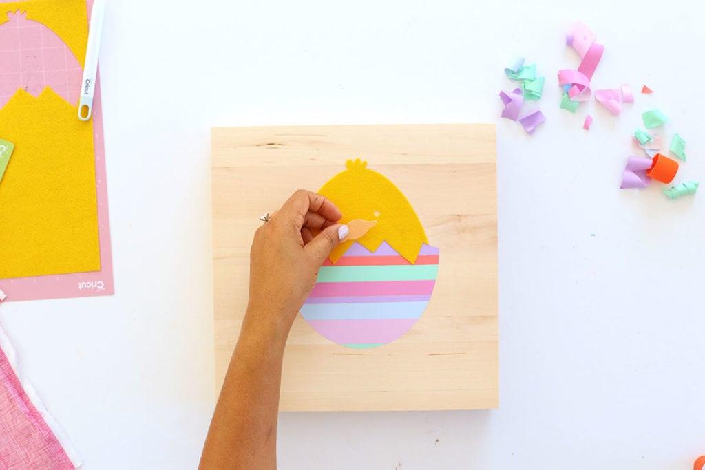 How to Make a Striped Vinyl Easter Egg | damask love