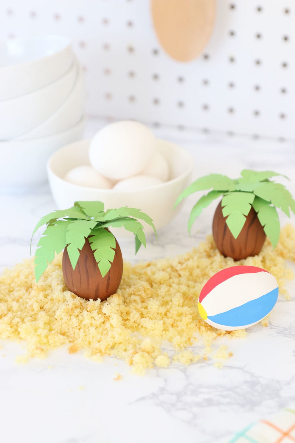 Turn an egg into palm tree with this simple tutorial just in time for your Easter celebration. 