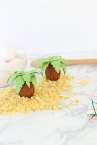Turn an egg into palm tree with this simple tutorial just in time for your Easter celebration.