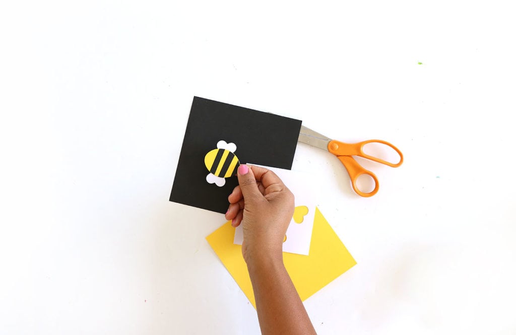 Ring in the spring with this easy to make paper bumble bee garland that uses paper and just a few other basic supplies!