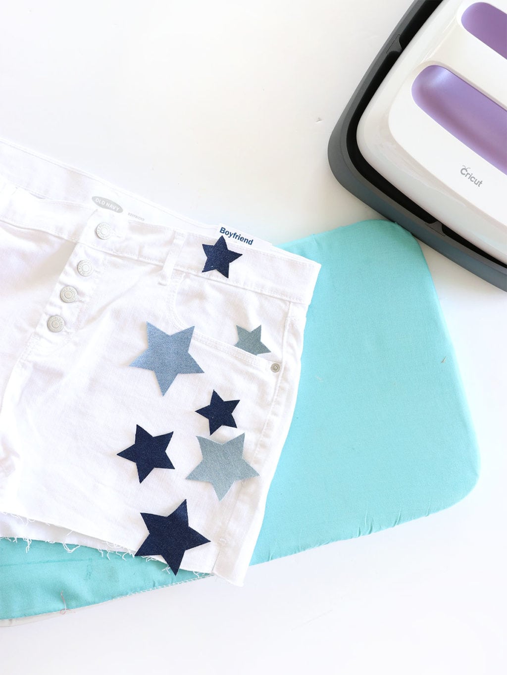 Make Your own Fourth of July Outfit with Cricut Maker | damask love