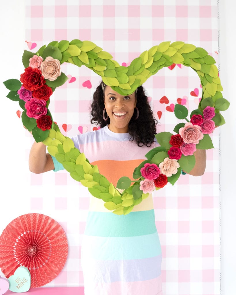 How to Make a Giant Valentine's Day Wreath - Damask Love